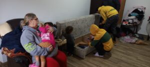 A group of people in yellow jackets and red chairs.